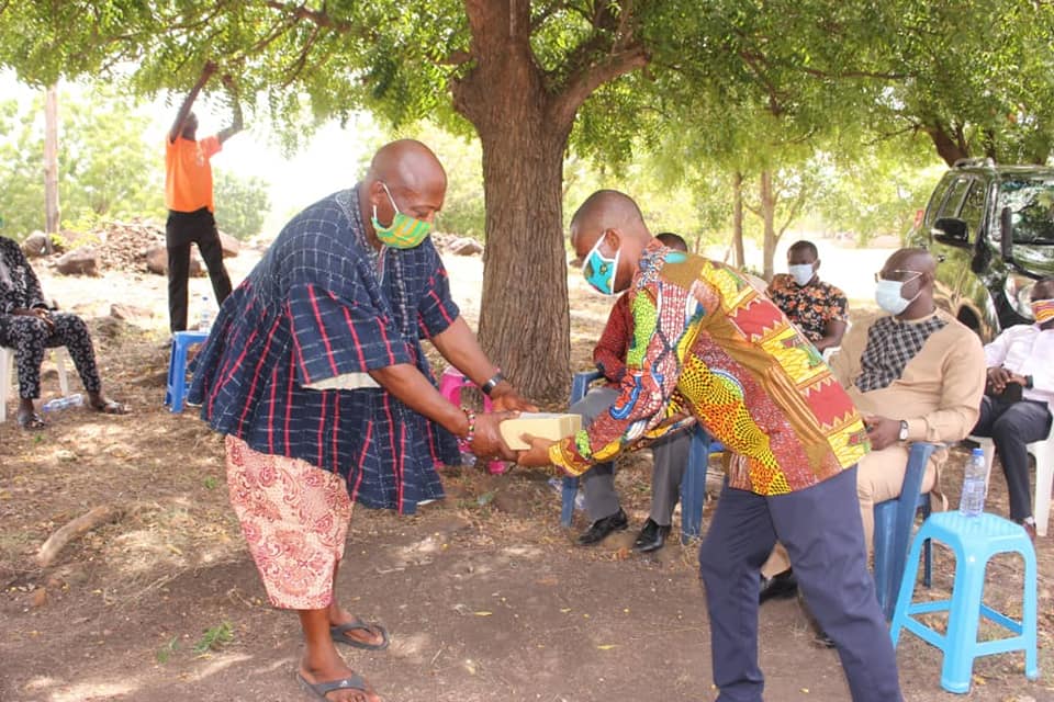 Shai-Osudoku District Chief Executive Makes Donation On Behalf Of His Excellency Akufo Addo.