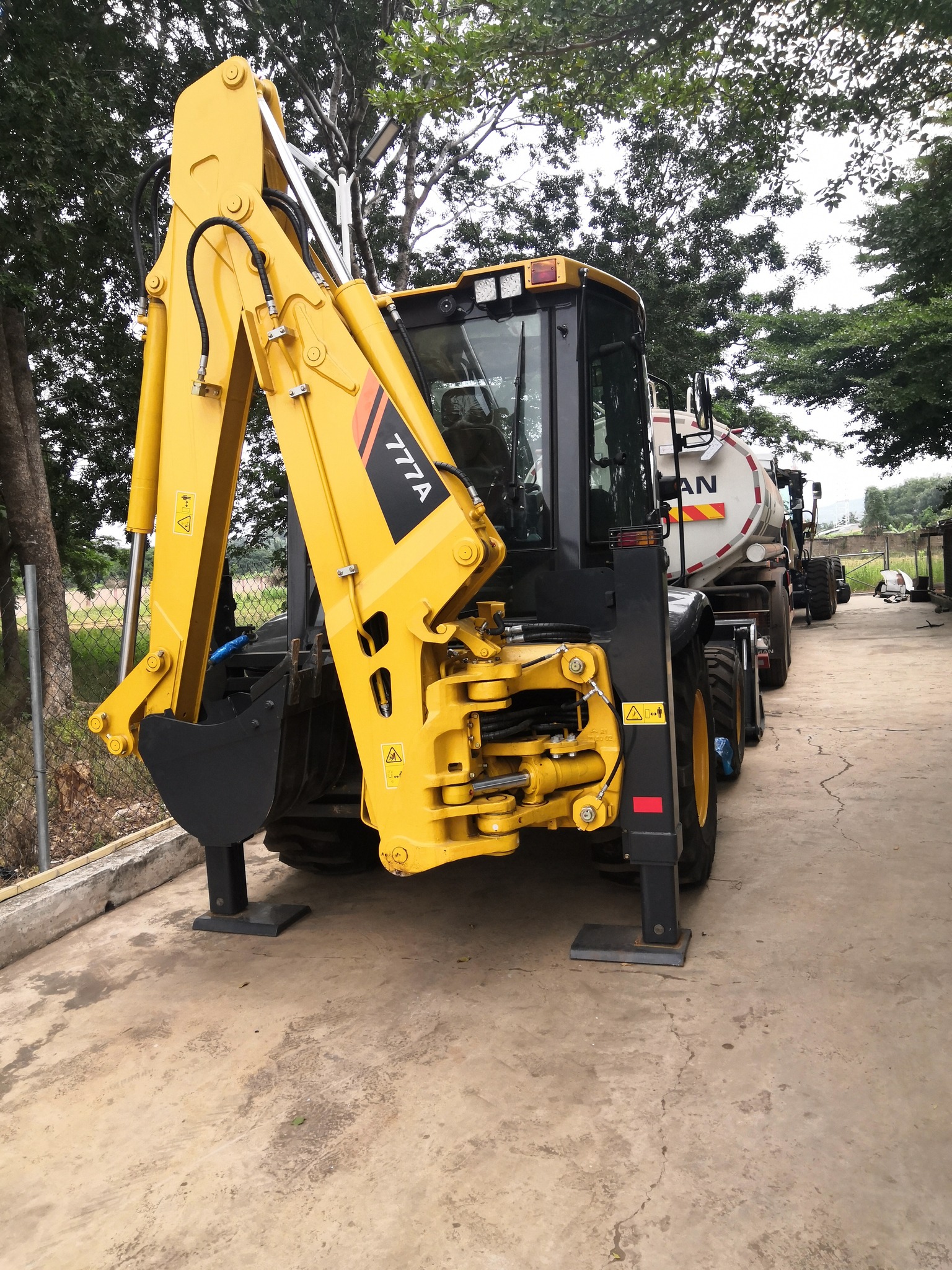 SHAI-OSUDOKU DISTRICT RECEIVES DRIP EQUIPMENT’S FOR ROAD IMPROVEMENT.