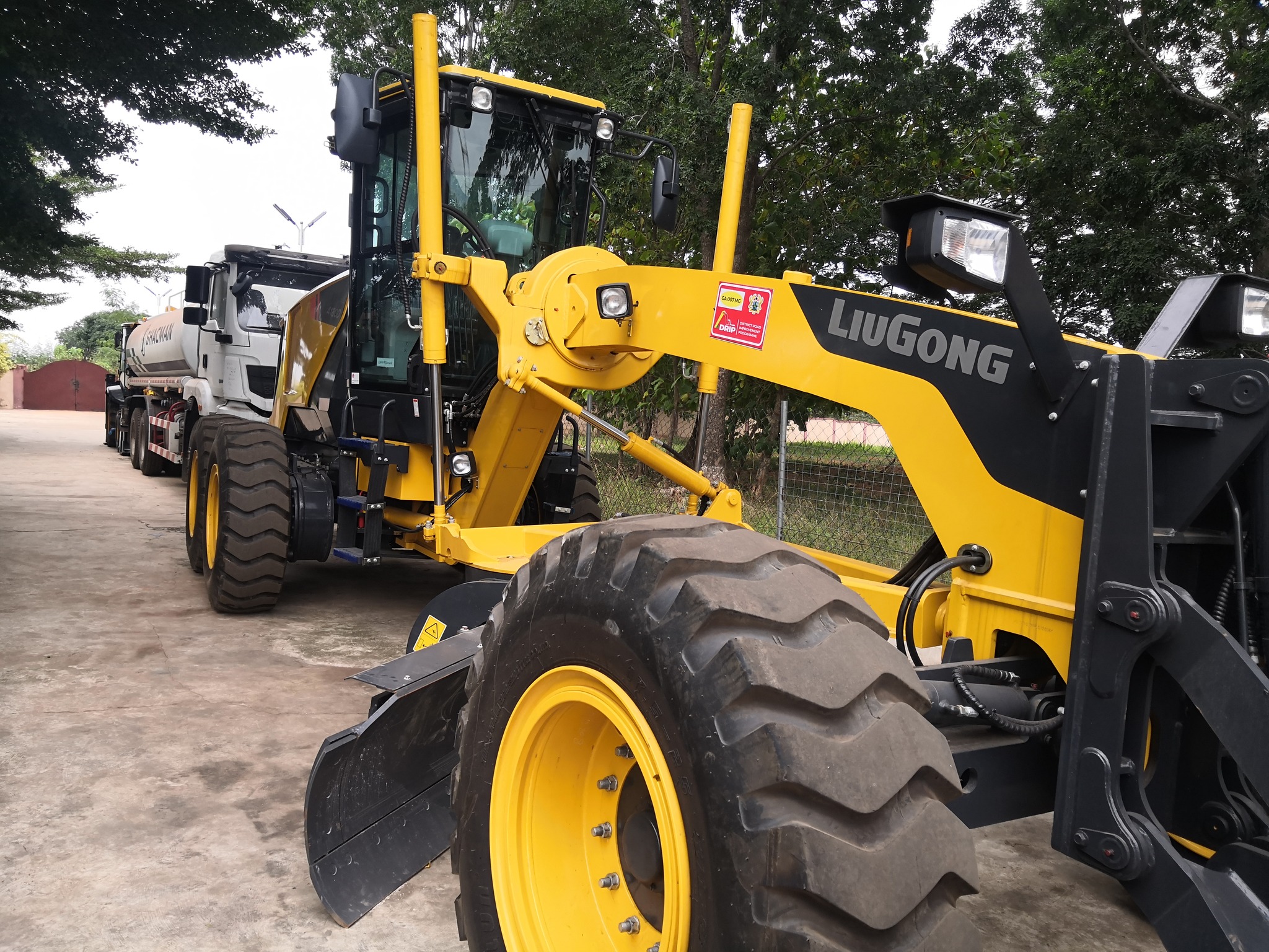 SHAI-OSUDOKU DISTRICT RECEIVES DRIP EQUIPMENT’S FOR ROAD IMPROVEMENT.