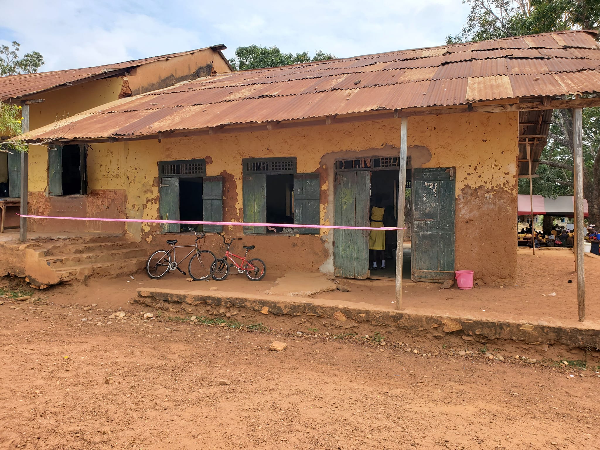 DCE CUTS SOD FOR A NEW UNIT CLASSROOM BLOCK AT THE METHODIST D/A BASIC SCHOOL IN DODOWA.