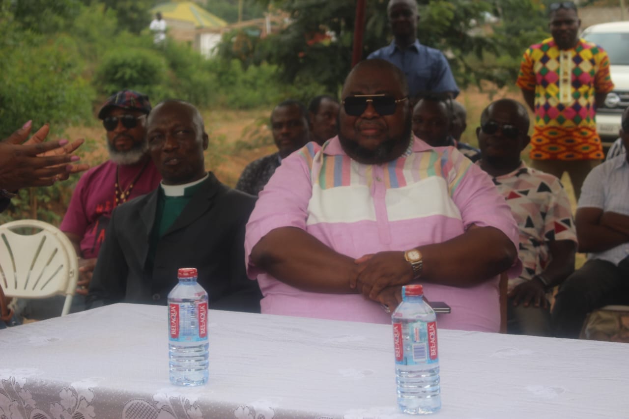 DCE CUTS SOD FOR A NEW UNIT CLASSROOM BLOCK AT THE METHODIST D/A BASIC SCHOOL IN DODOWA.